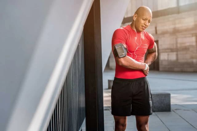 Douleur hanche droite après footing : causes, solutions et prévention Douleur hanche droite après footing : causes, solutions et prévention
