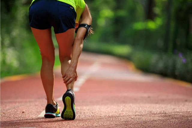 Peut-on continuer à courir avec une périostite sans aggraver la douleur ?